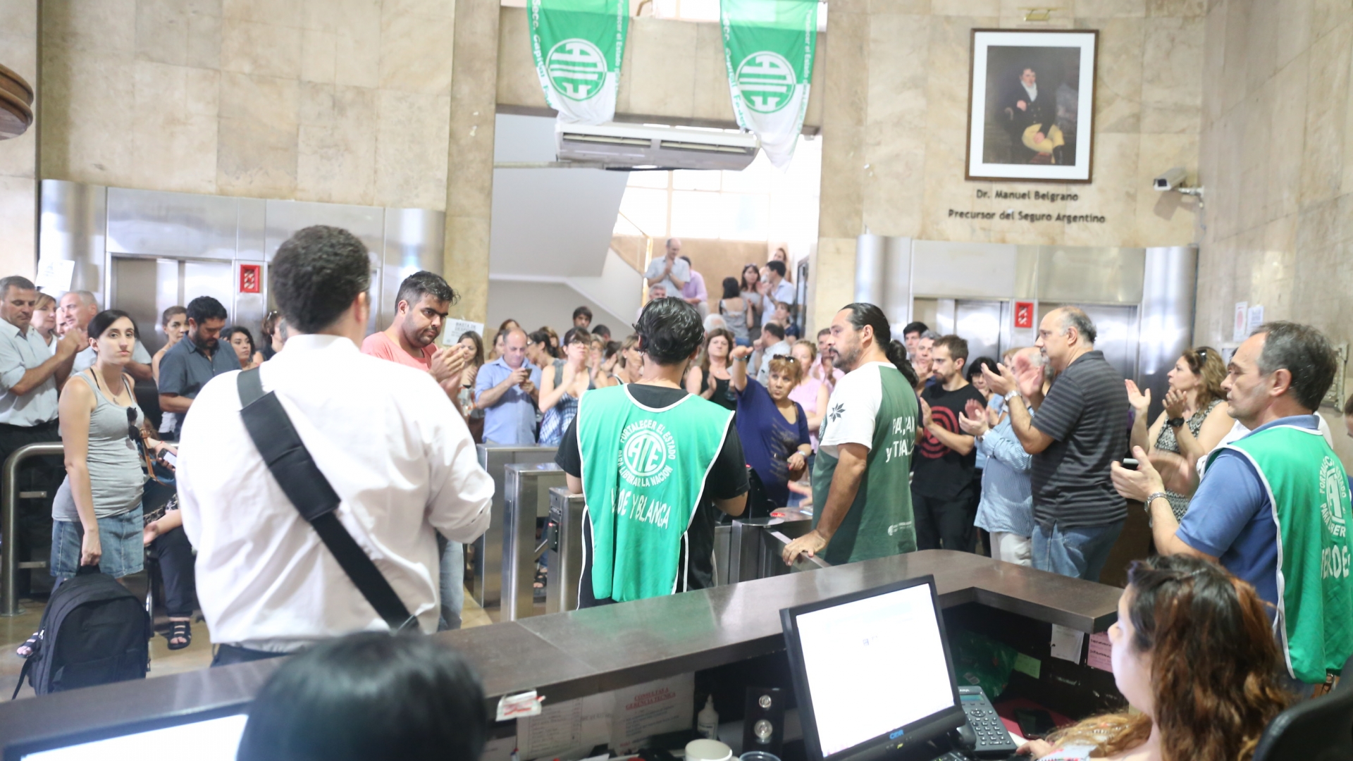 Asamblea y ruidazo en la Superintendencia de Seguros de la Nación